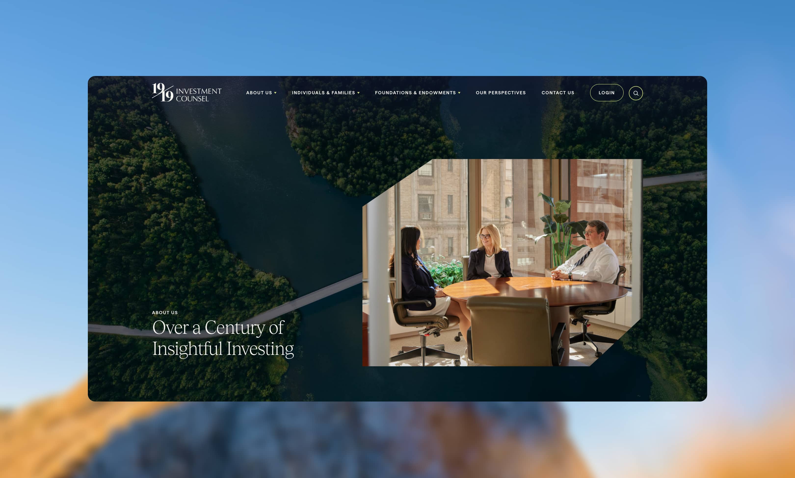 Flat frame design of the About Us banner conent block for desktop